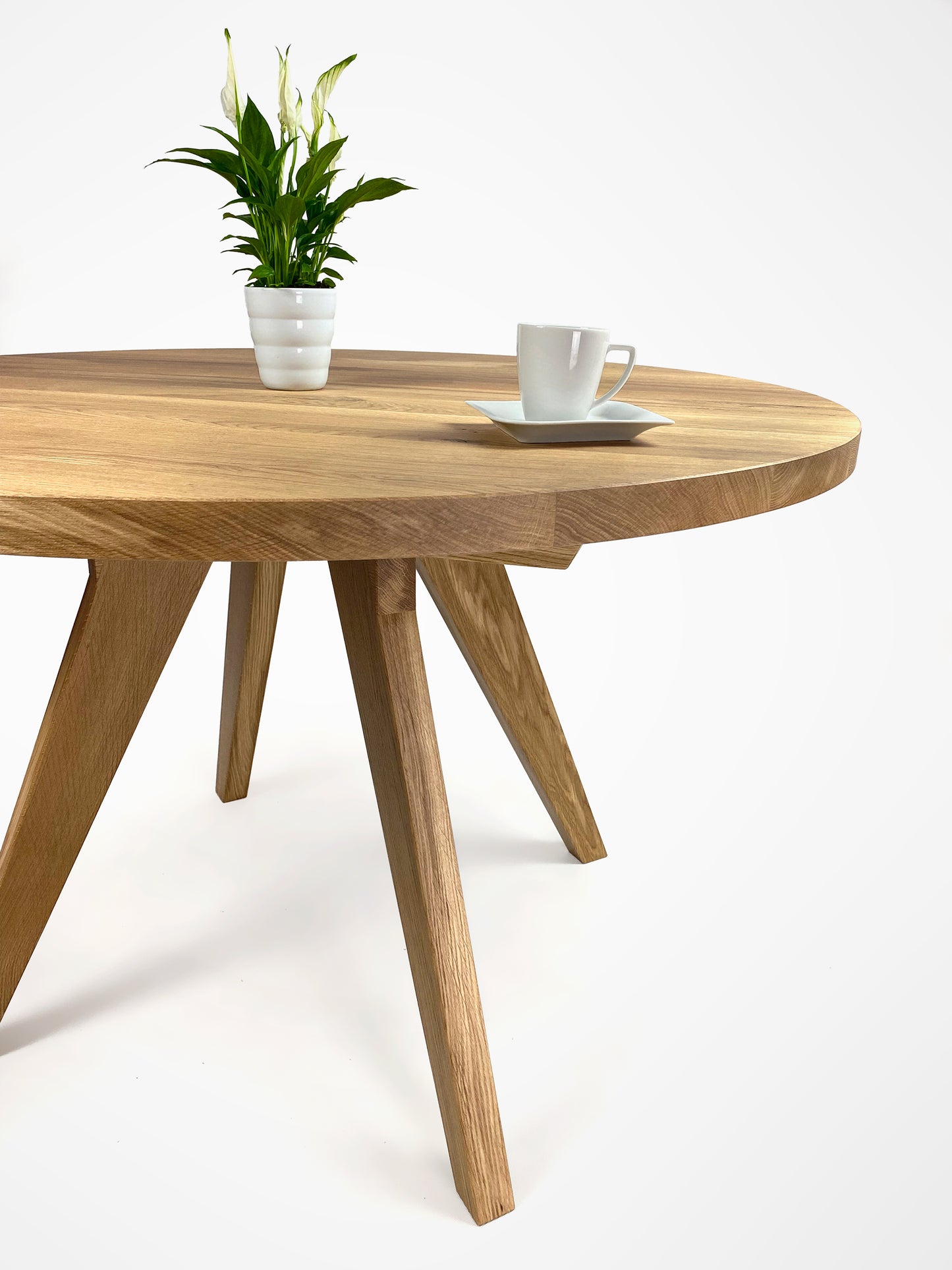HILO table - oak