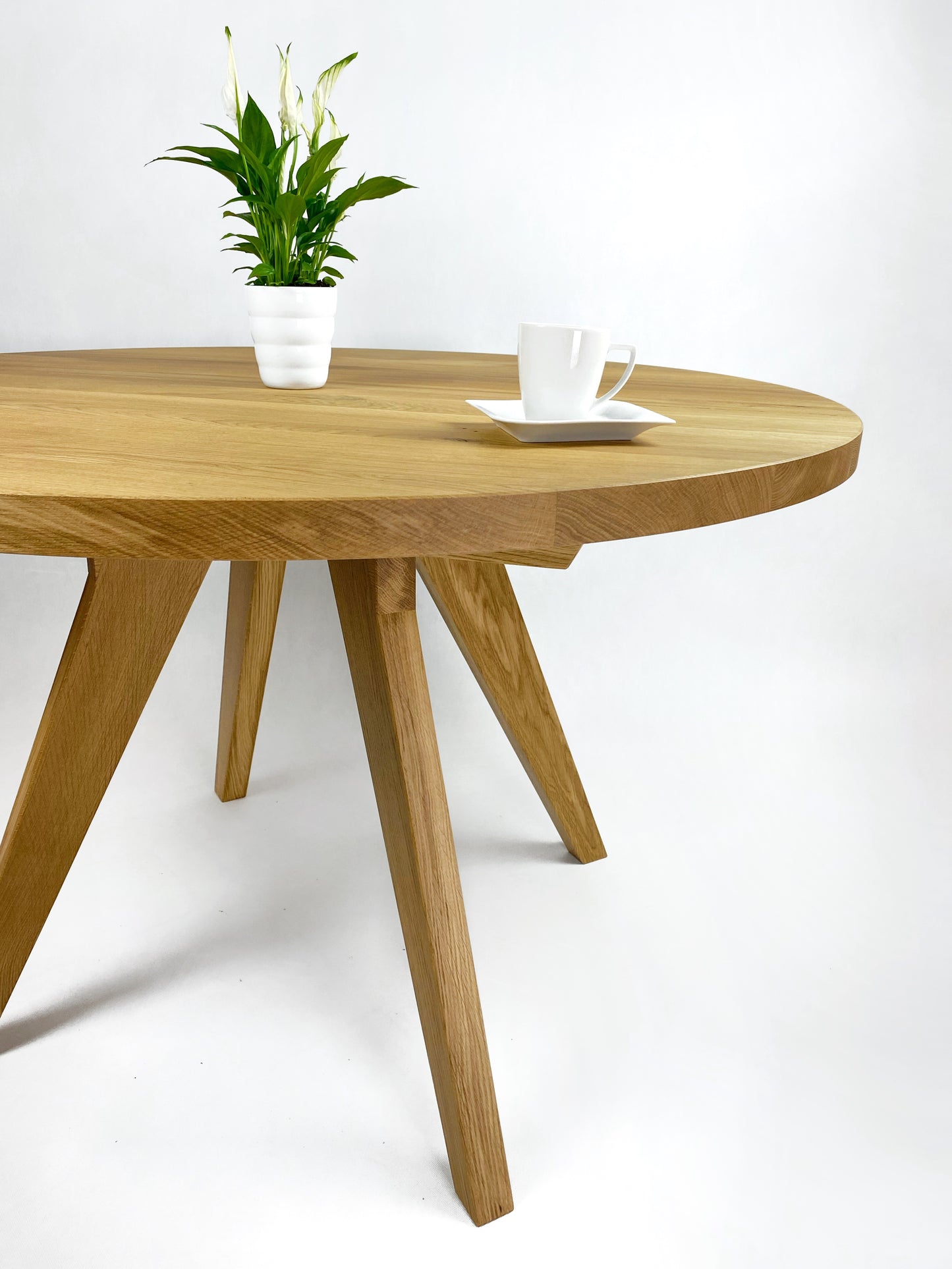 HILO table - oak